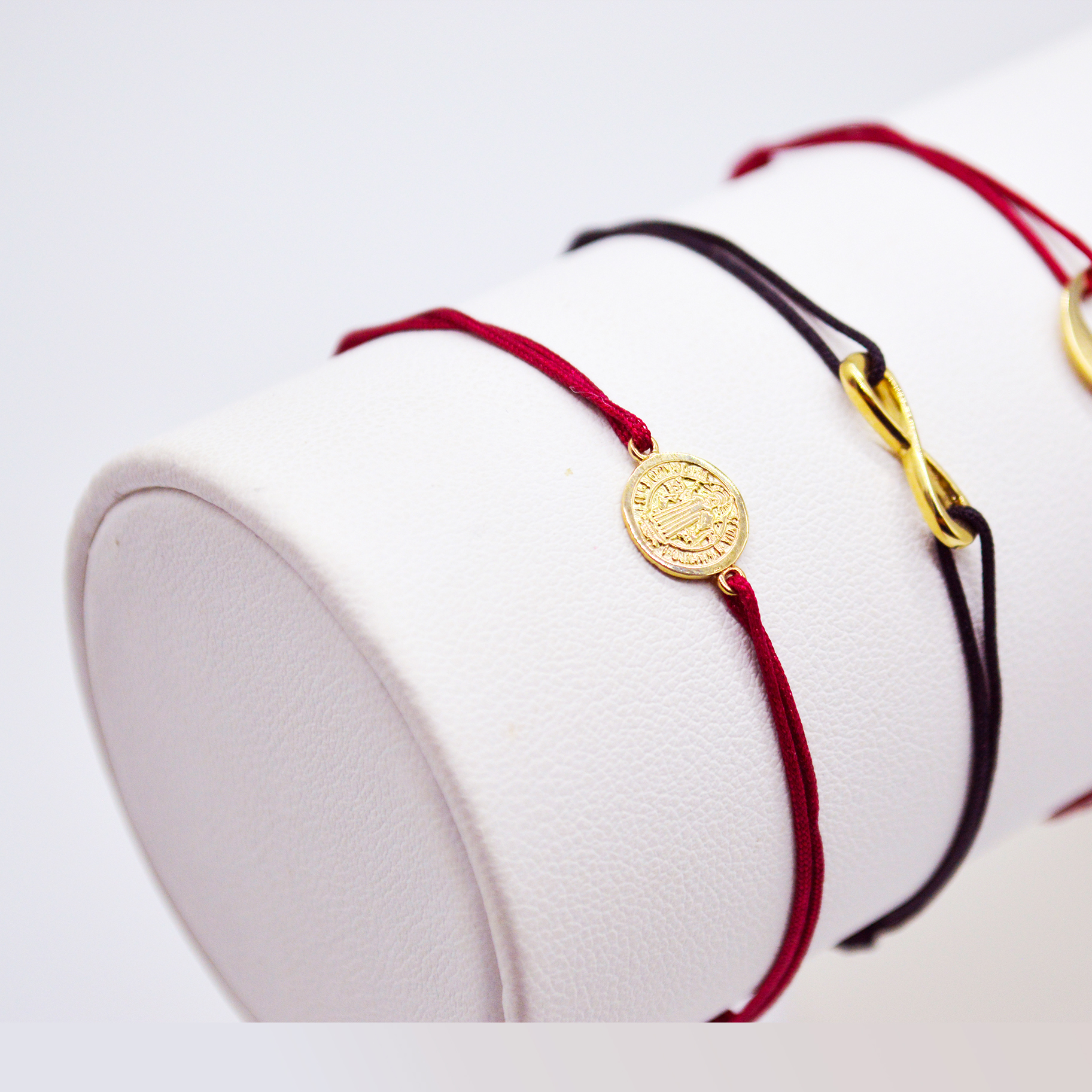 Hiraola's Product Image