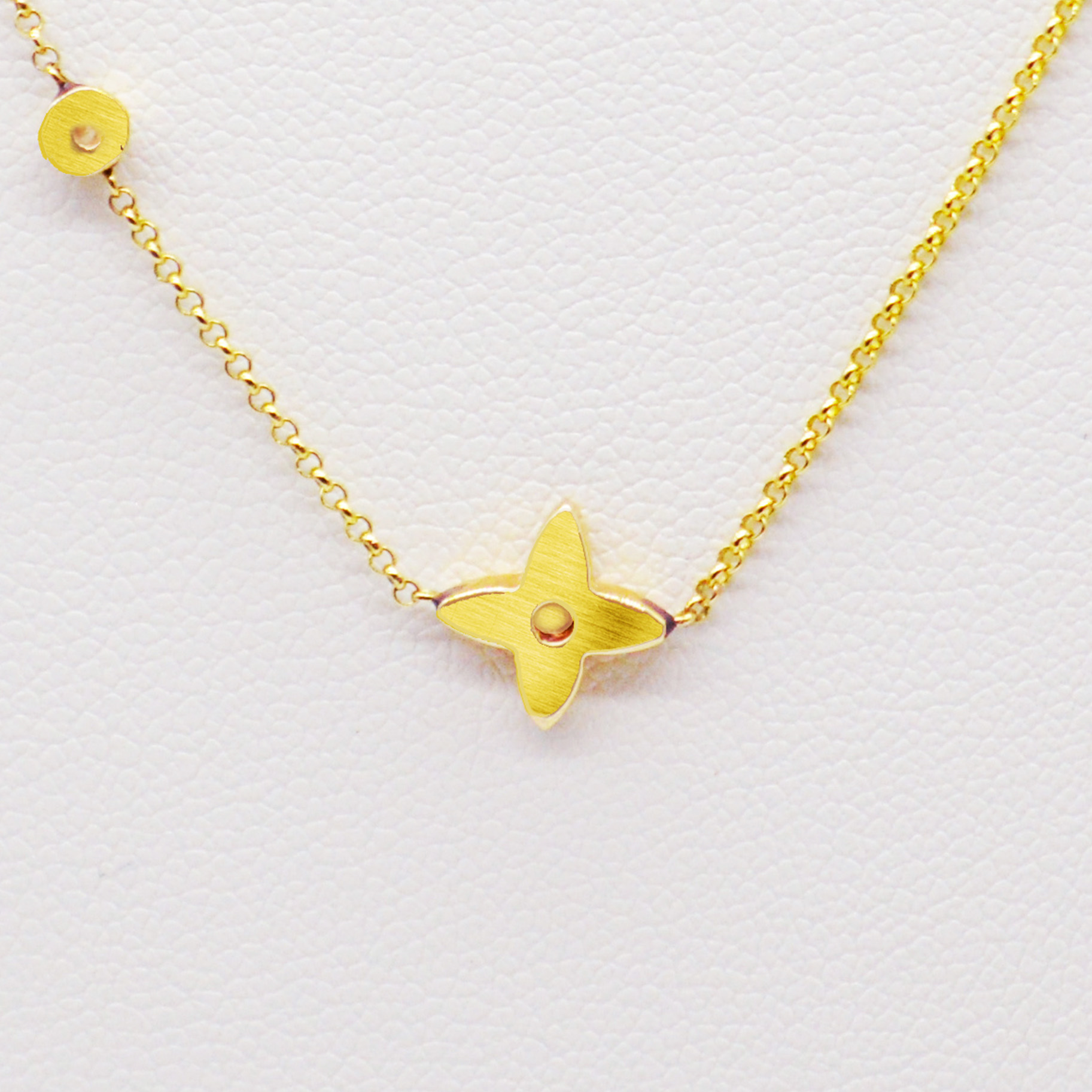 Hiraola's Product Image