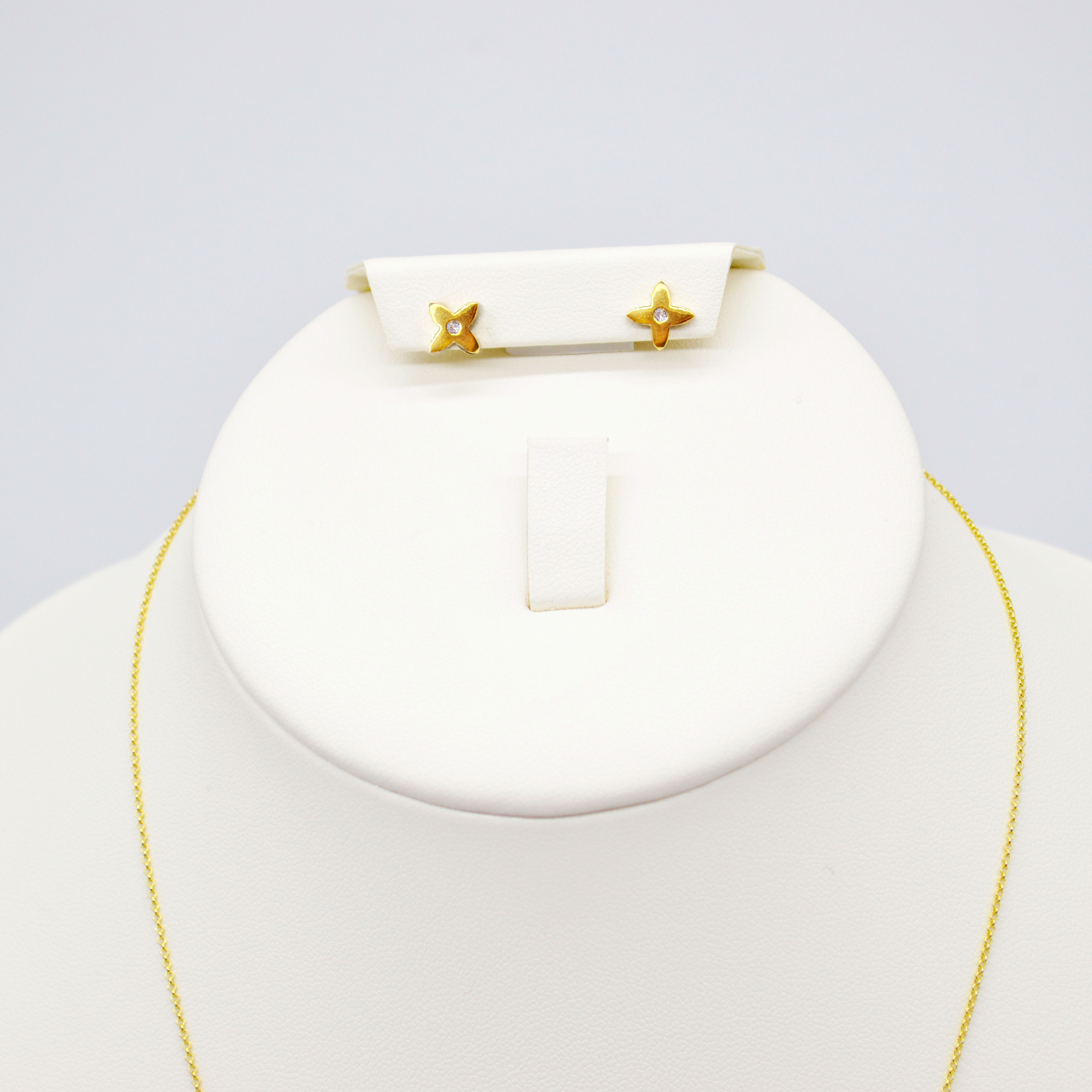 Hiraola's Product Image