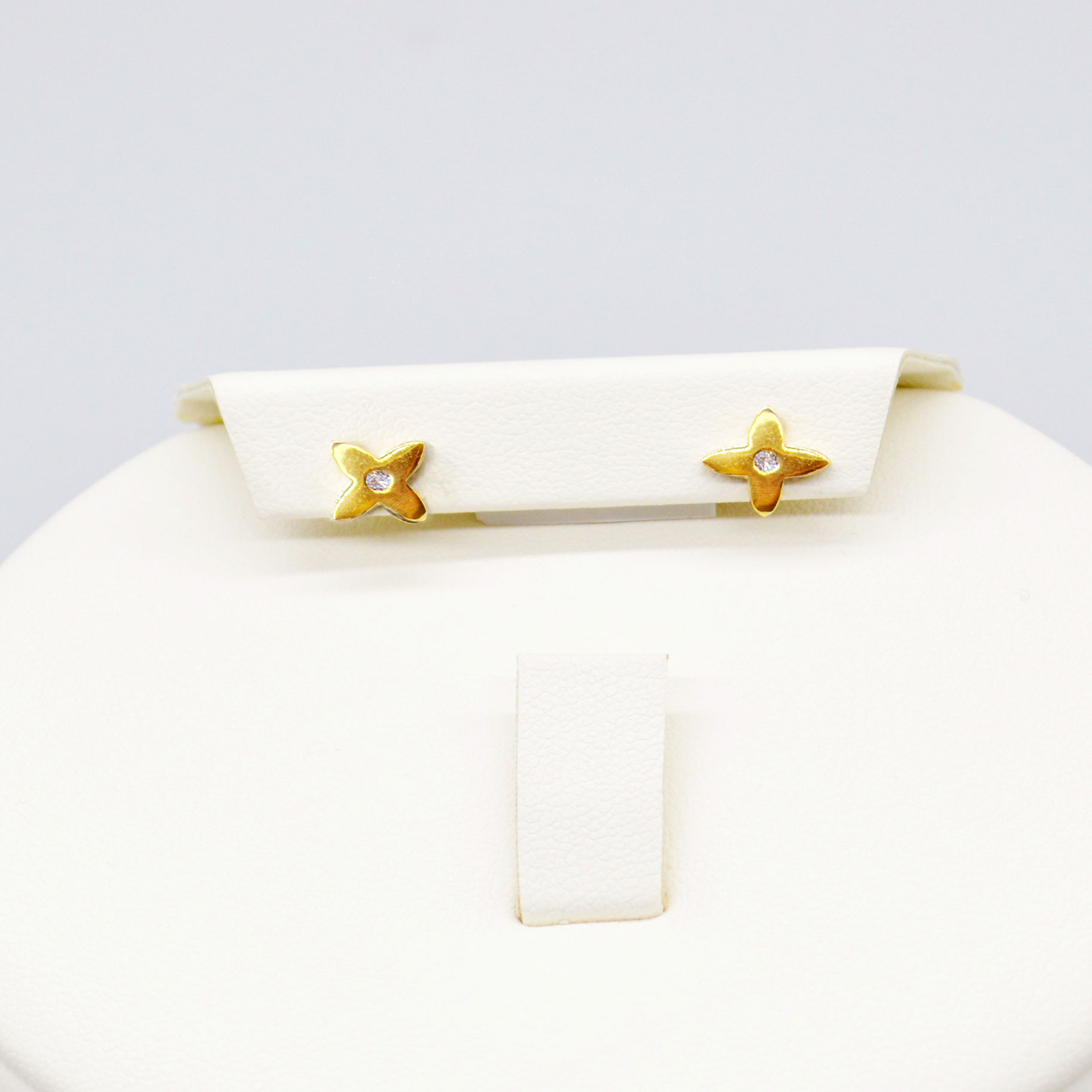 Hiraola's Product Image